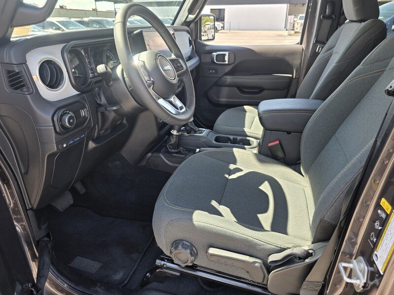 Used 2025 Crystal Metallic JEEP SAHARA 4X4 image 11