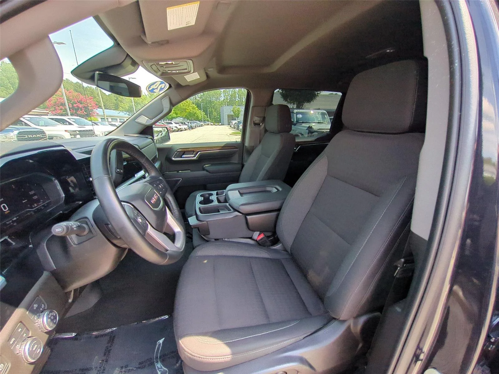Used 2024 Onyx Black GMC Elevation image 18