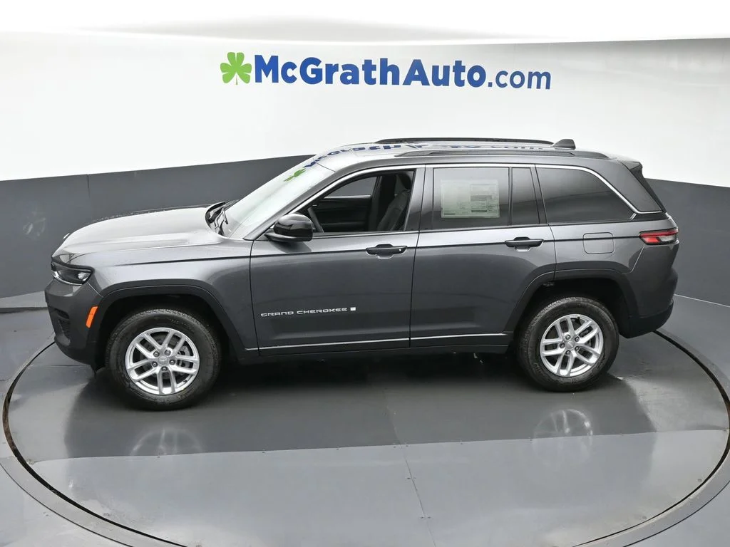 Used 2025 Gray Jeep Laredo X image 26