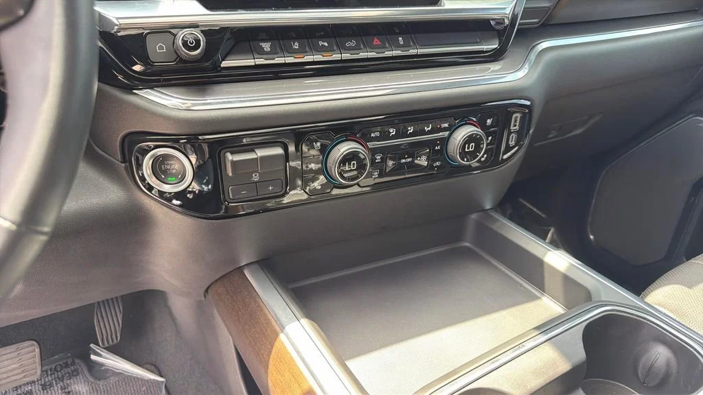 Used 2024 Summit White Chevrolet High Country image 23