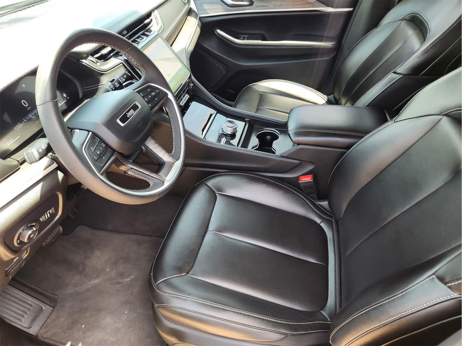 Used 2024 Midnight Sky Jeep Limited image 12