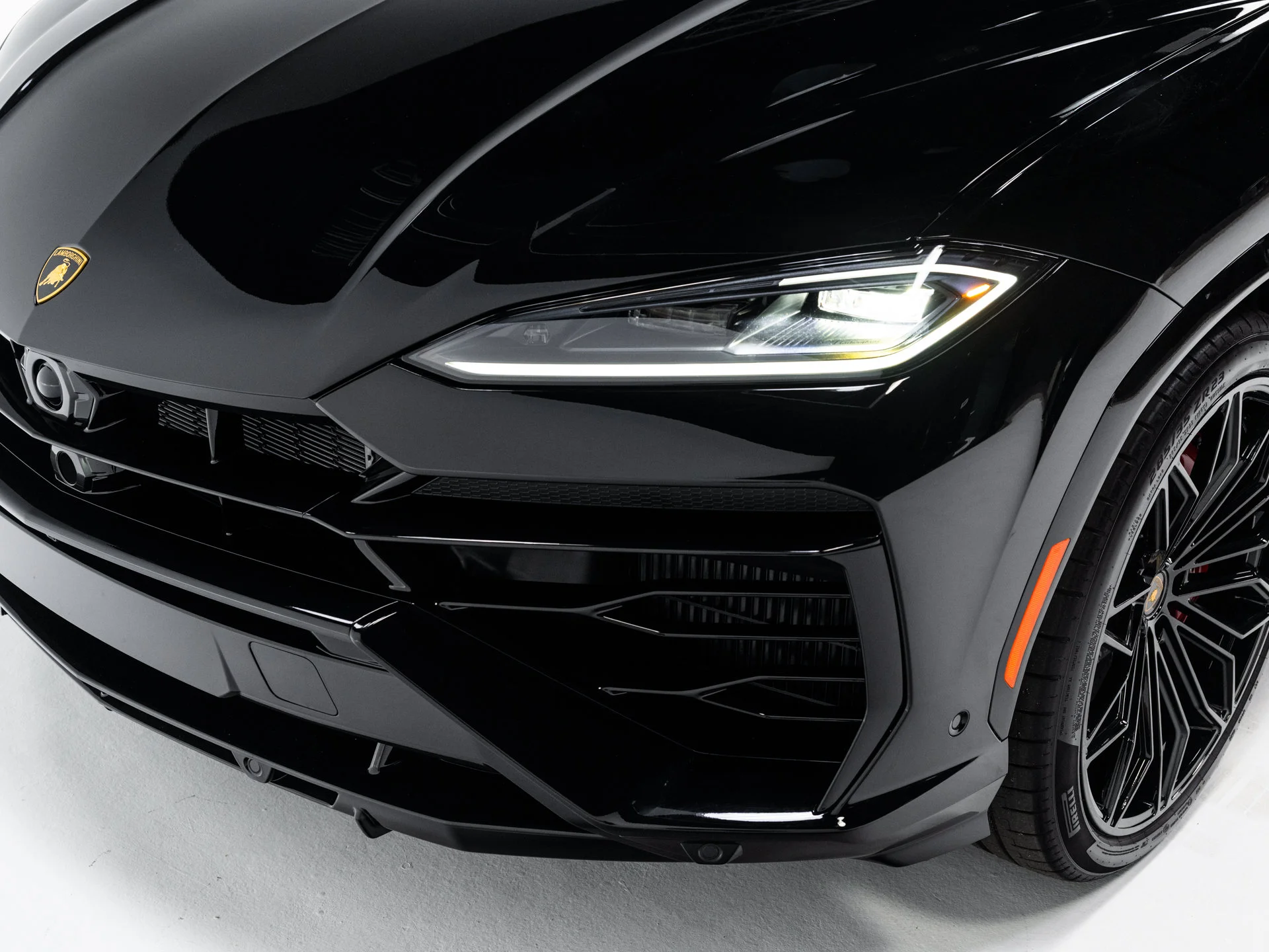 Used 2025 Nero Noctis Metallic Lamborghini SE image 14