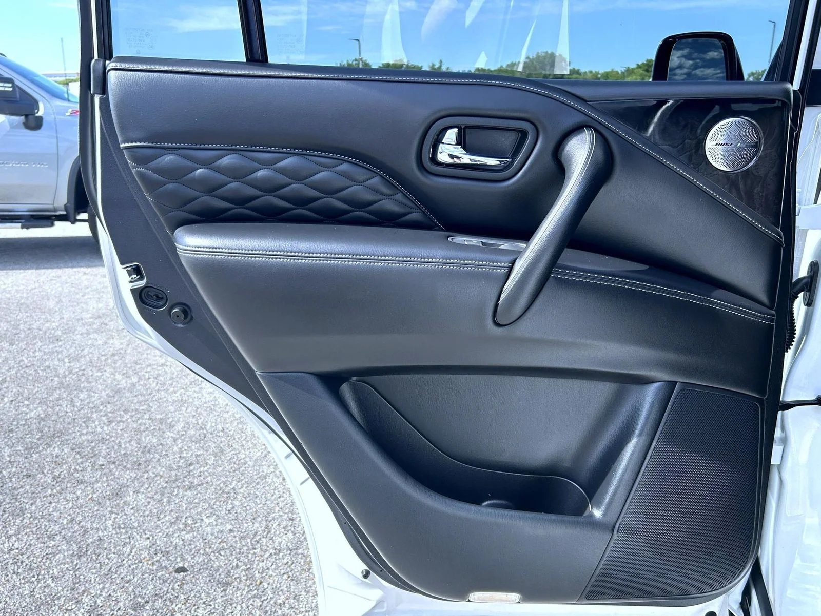 Used 2023 White INFINITI Sensory image 21