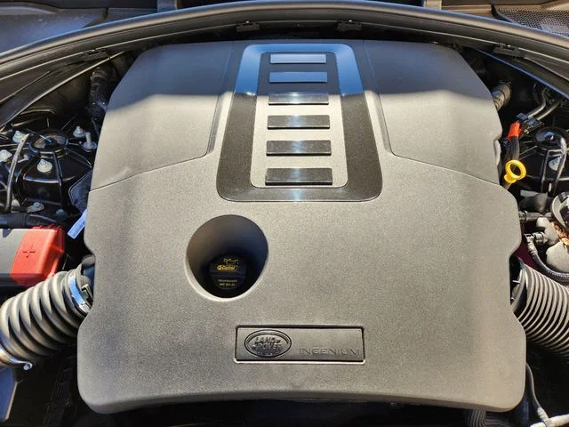 Used 2025 Black Land Rover Dynamic SE image 29