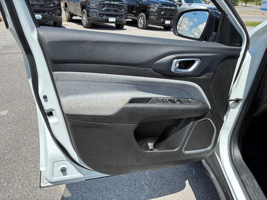 Used 2024 White Jeep Latitude image 20