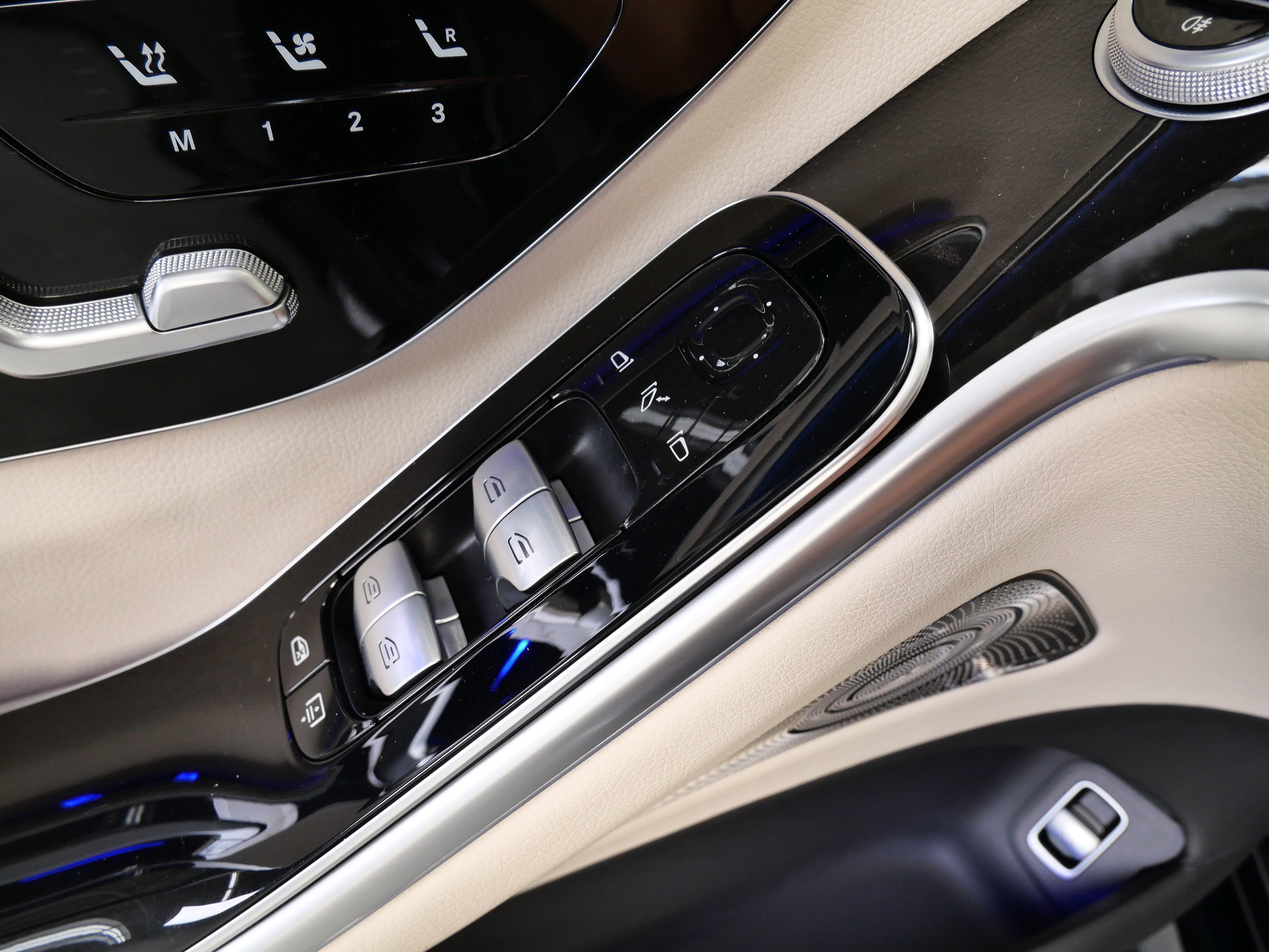 Used 2022 Nautical Blue Metallic Mercedes-Benz S 500 image 34