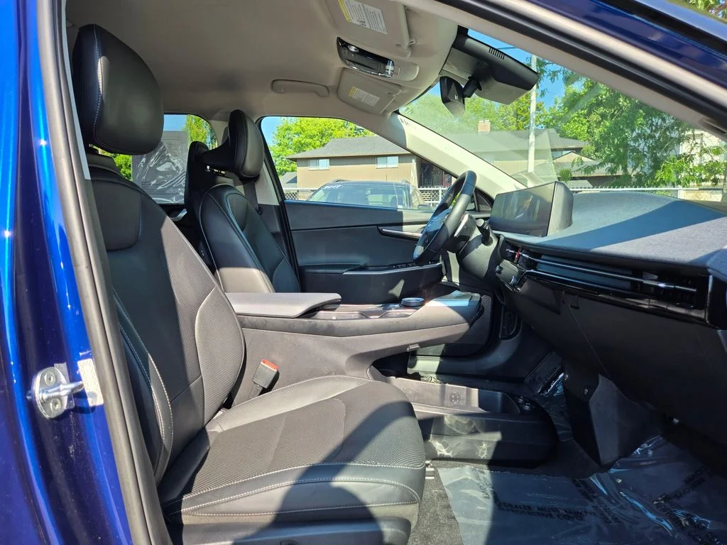 Used 2023 Yacht Blue Kia Wind image 11