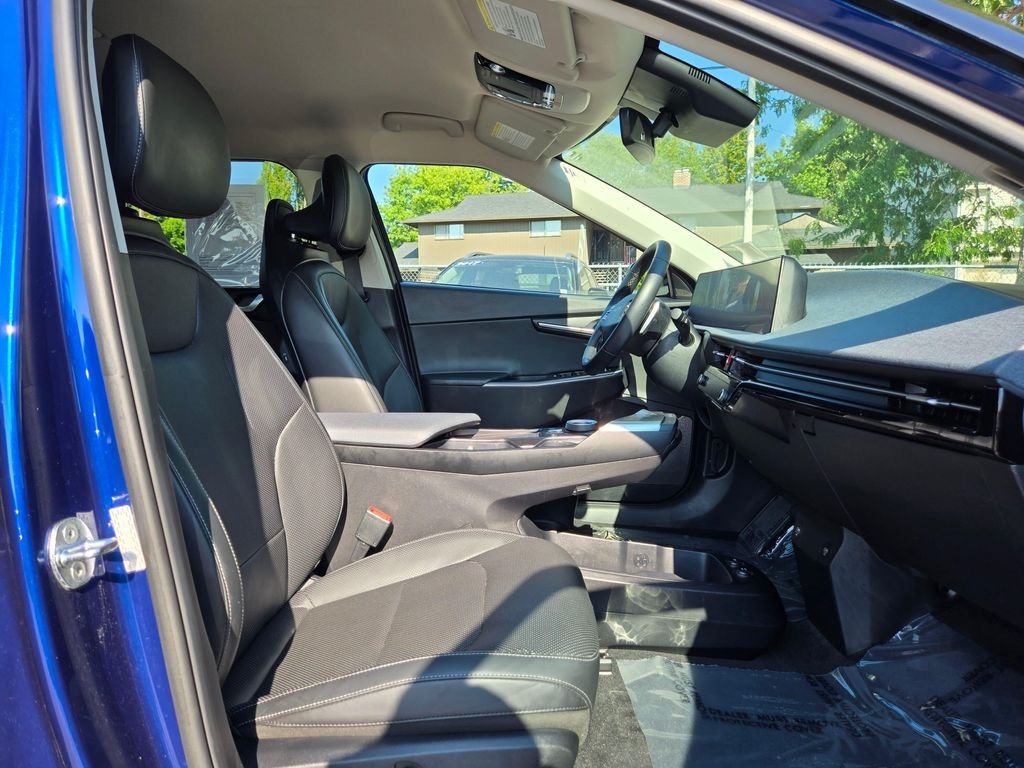 Used 2023 Blue Kia Wind image 11