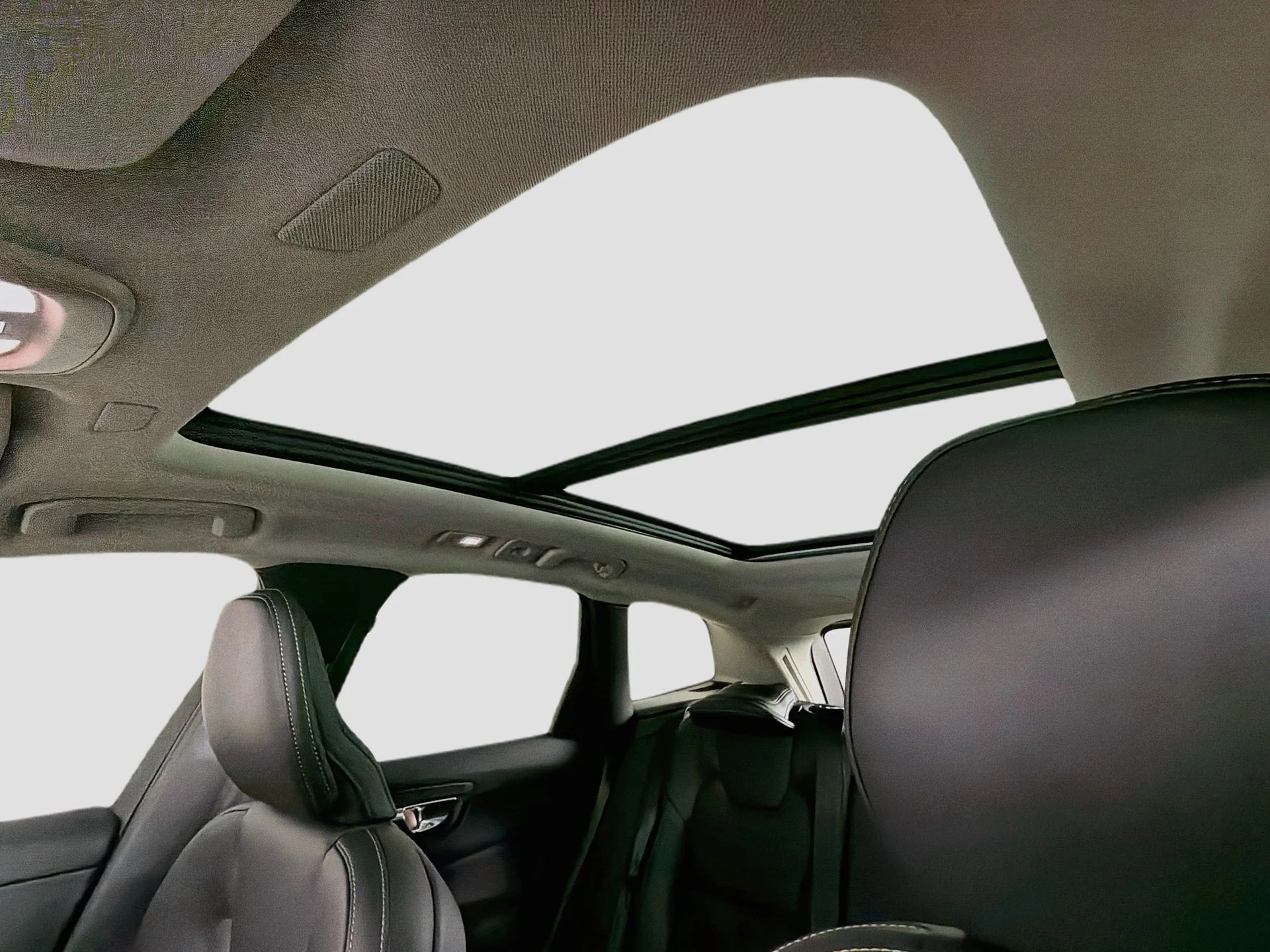 New 2026 Crystal White Volvo Ultra image 23