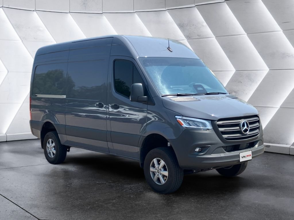 Used 2026  Mercedes-Benz Cargo 144 WB image 1