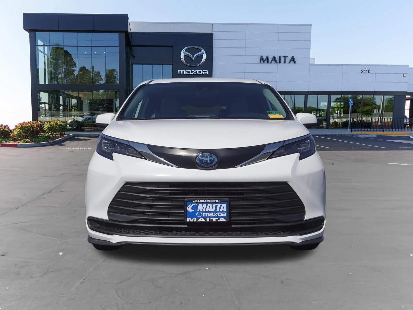 Used 2025 Ice Cap Toyota LE image 8