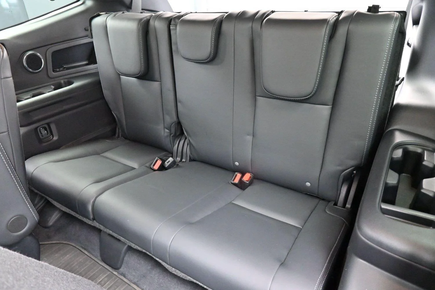 Used 2024 Ice Silver Metallic Subaru Limited image 33
