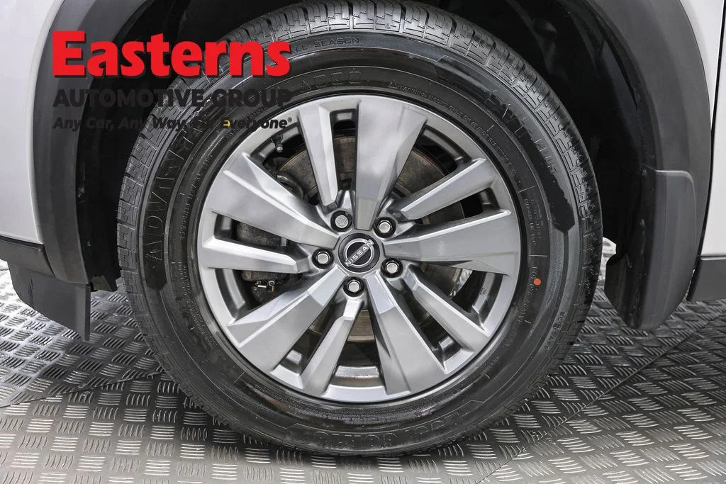 Used 2023 Silver Nissan S image 33
