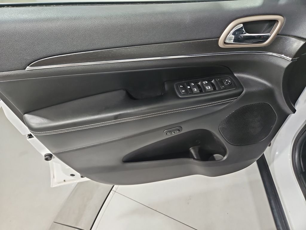 Used 2016 White Jeep Limited image 11