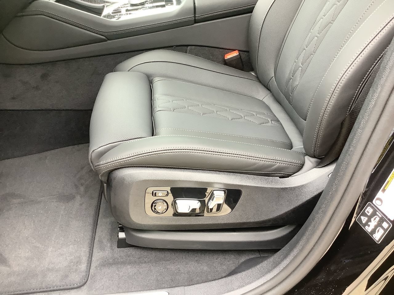 New 2027 Black Sapphire Metallic BMW xDrive40i image 15