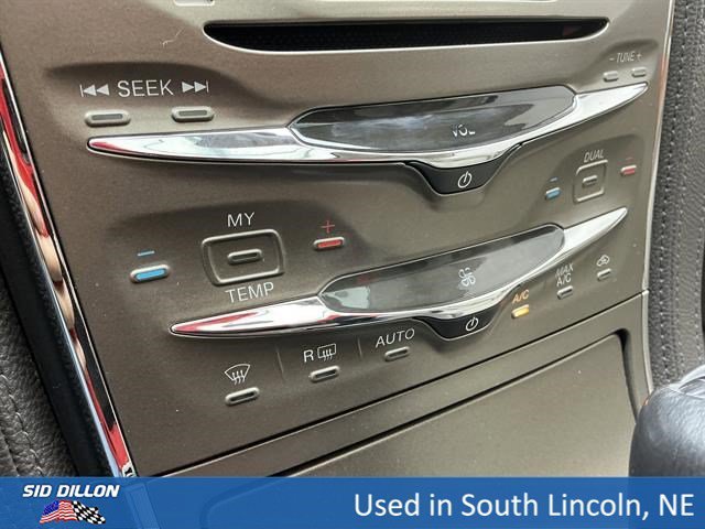 Used 2013 White Platinum Metallic Tri-Coat Lincoln AWD 4DR SUV image 11