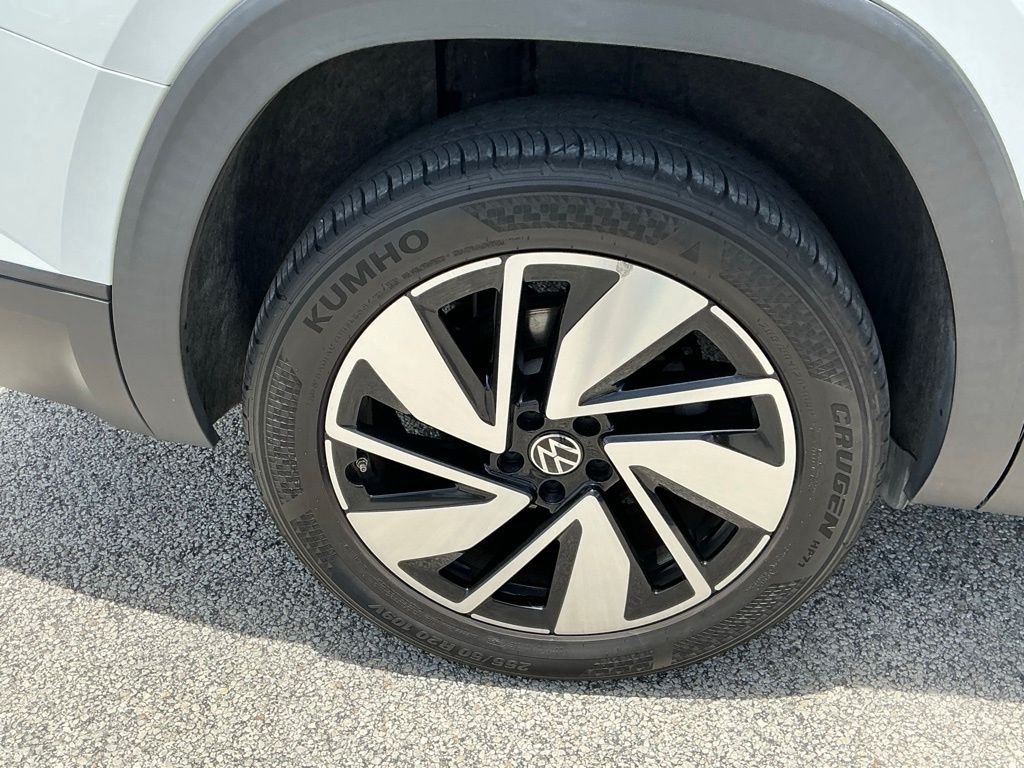 Used 2024  Volkswagen 2.0T SE w/Technology image 22