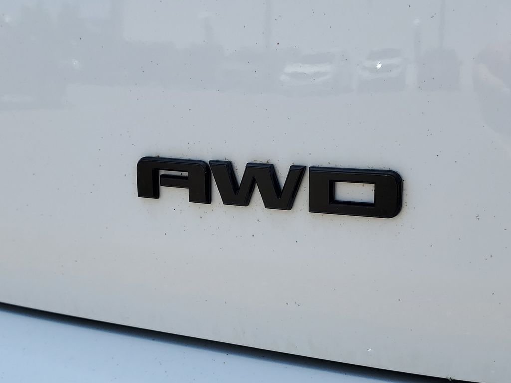Used 2021 White GMC SLE image 7