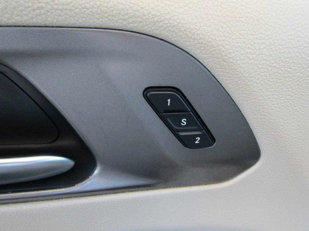 Used 2021 Silver Chrysler Touring L image 6