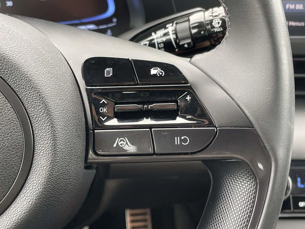 Used 2025 Amazon Gray Hyundai SEL Sport image 11