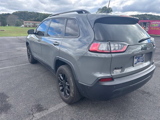 Used 2023 Gray Jeep Altitude image 7