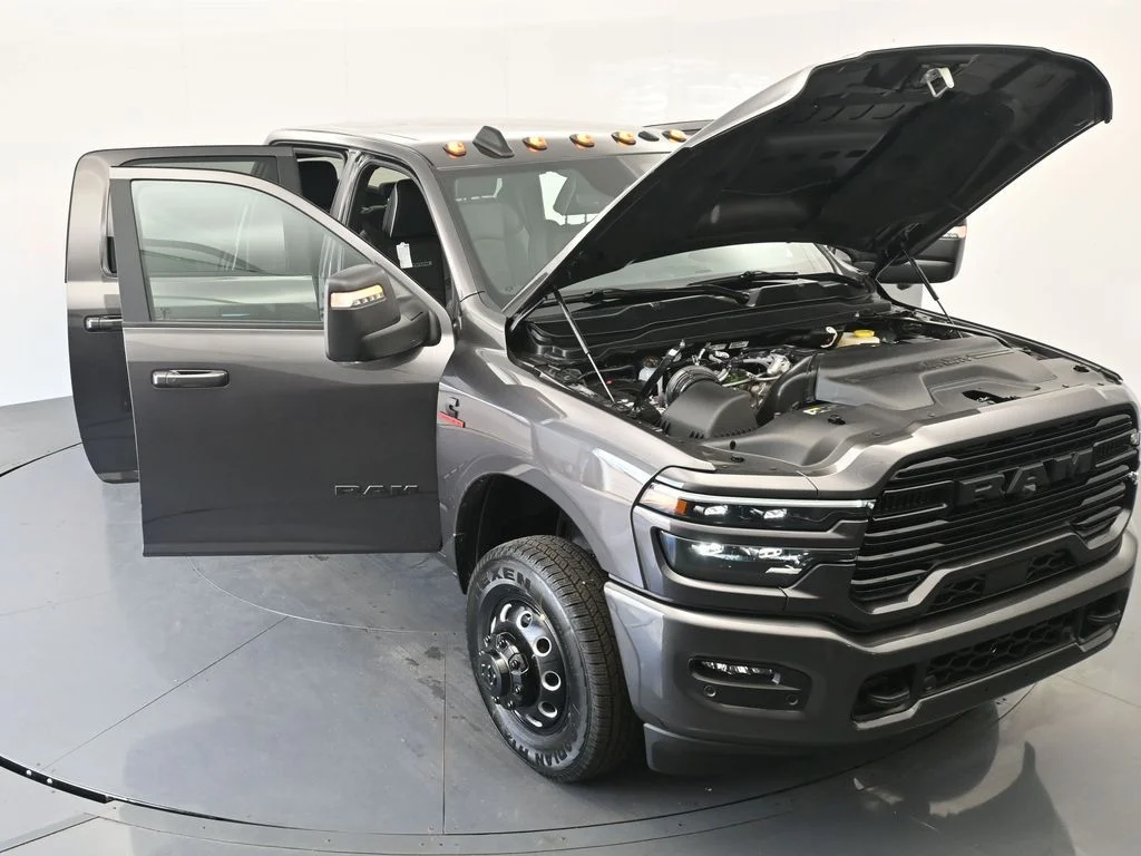 New 2026 Granite Crystal Metallic Clear-Coat Exterior Paint RAM Laramie image 45
