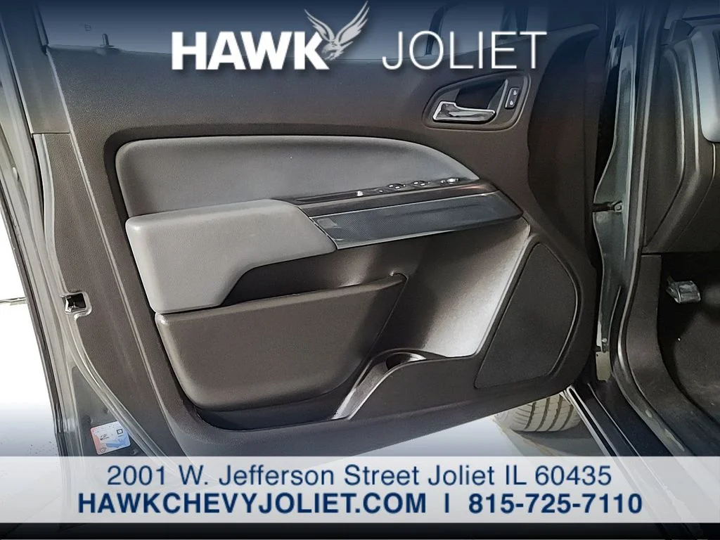 Used 2018 Gray Chevrolet Z71 image 20