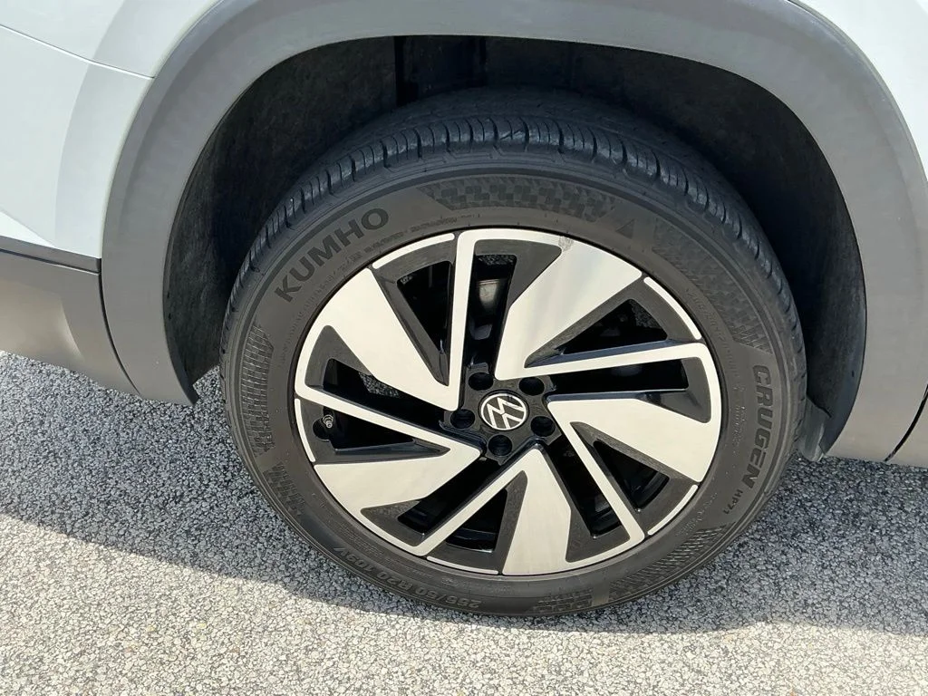Used 2024  Volkswagen 2.0T SE w/Technology image 22