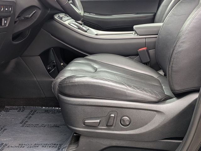 Used 2022 Black Hyundai SEL image 11