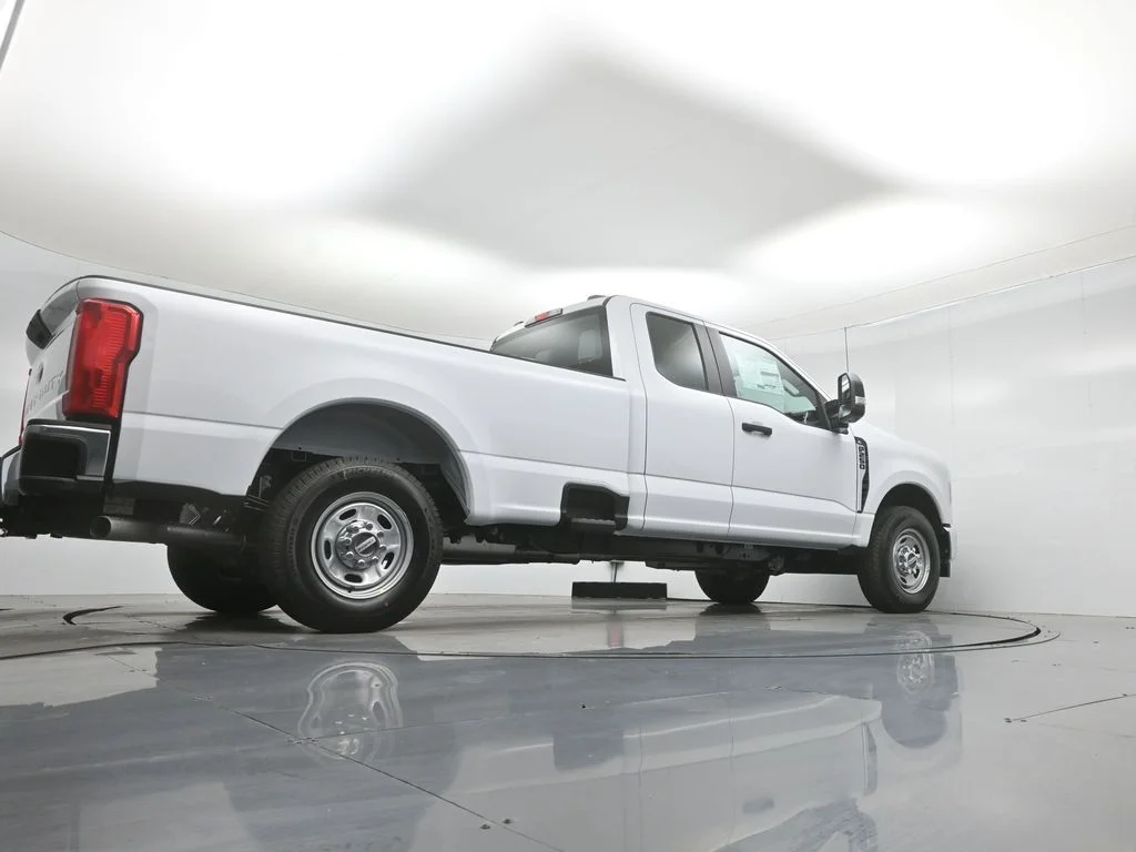 New 2026 Oxford White Ford XL image 41