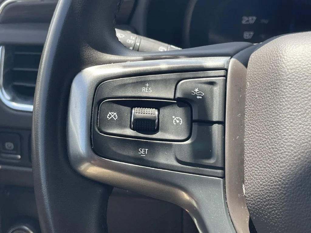 Used 2024 Summit White Chevrolet LT image 25