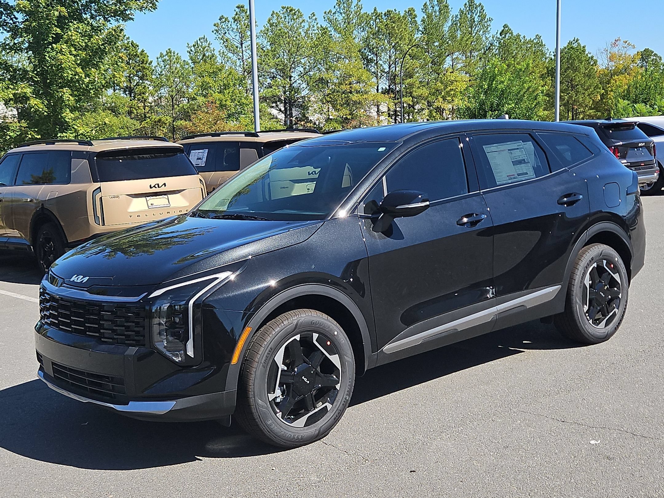 New 2027 Fusion Black Kia S image 3
