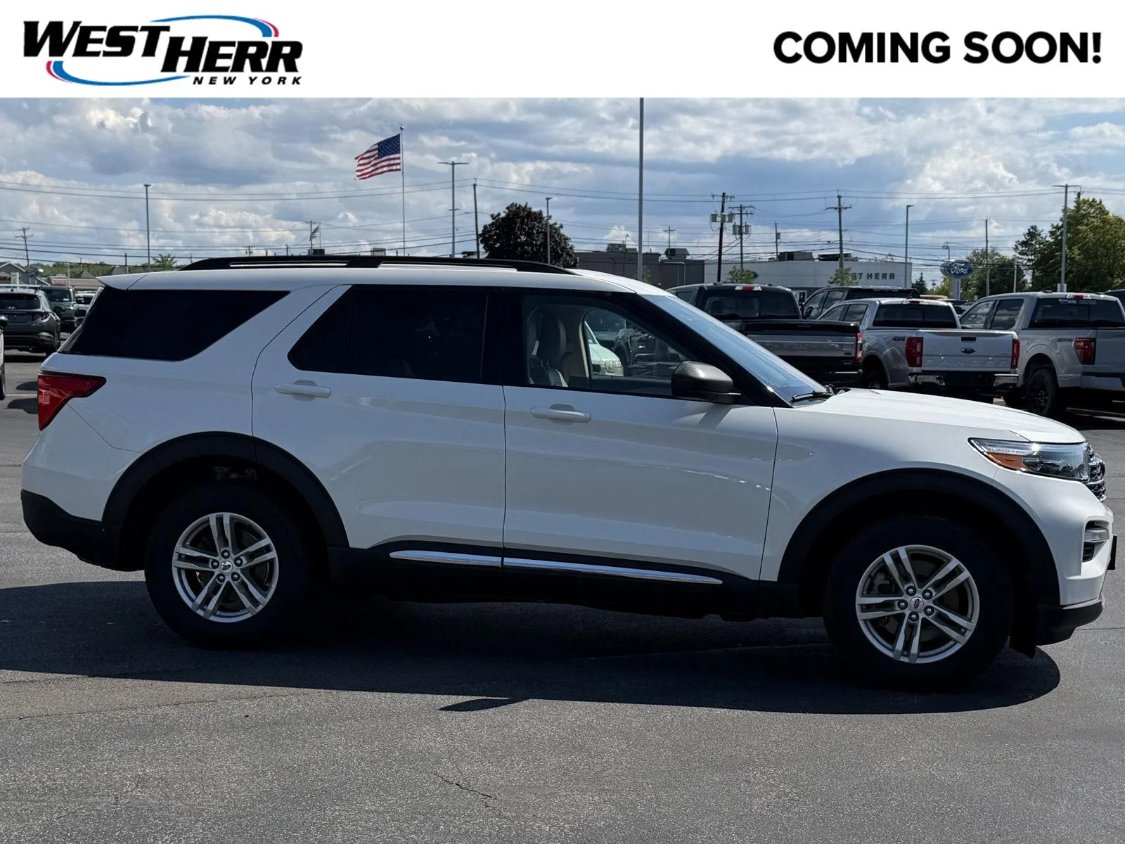 Used 2023 Star White Metallic Tri-Coat Ford XLT image 1