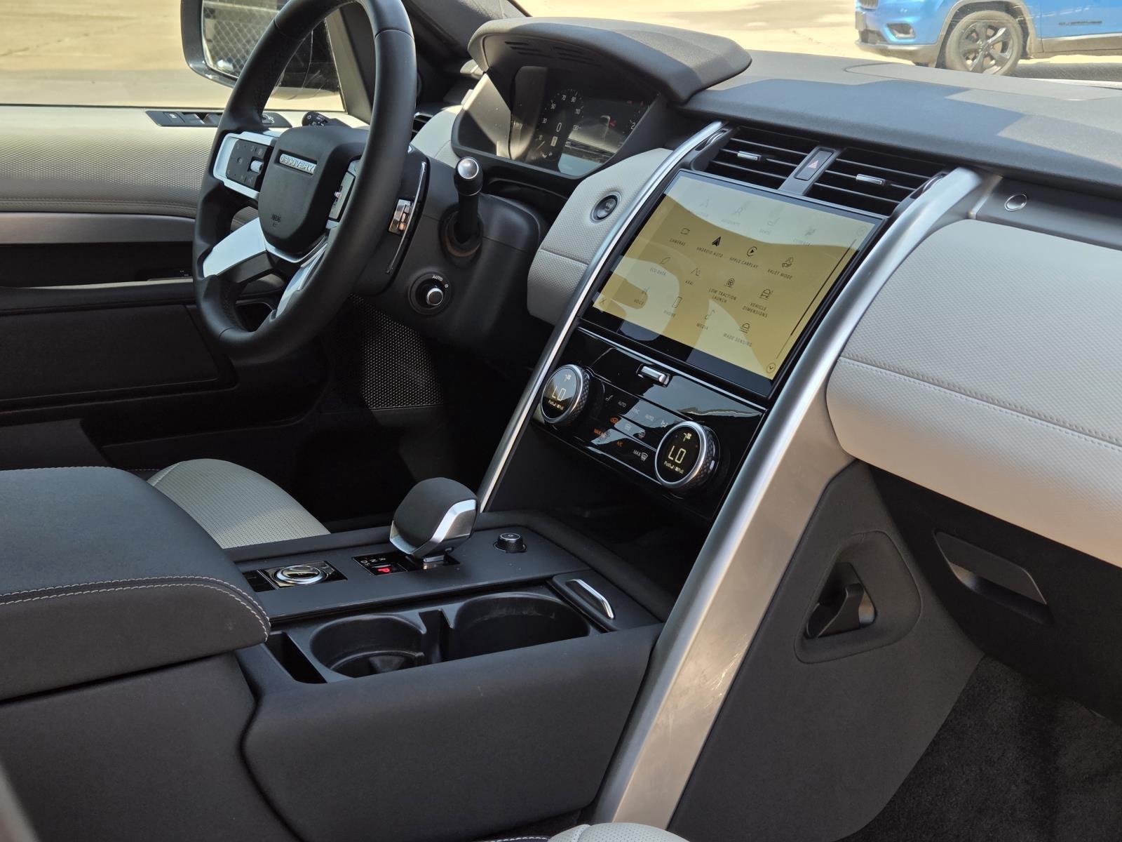 Used 2024 Santorini Black Metallic Land Rover Dynamic SE image 40