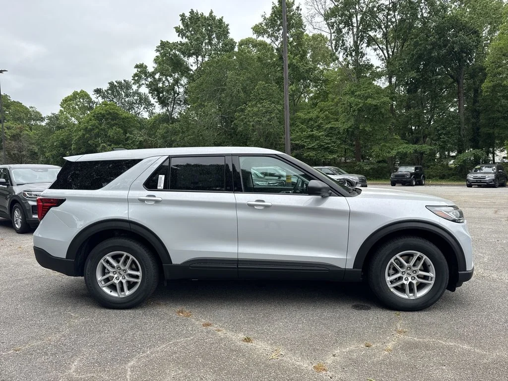 New 2026 Space White Metallic Ford Active image 8