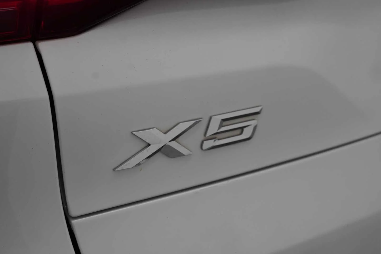 Used 2019 Mineral White Metallic BMW xDrive40i image 9
