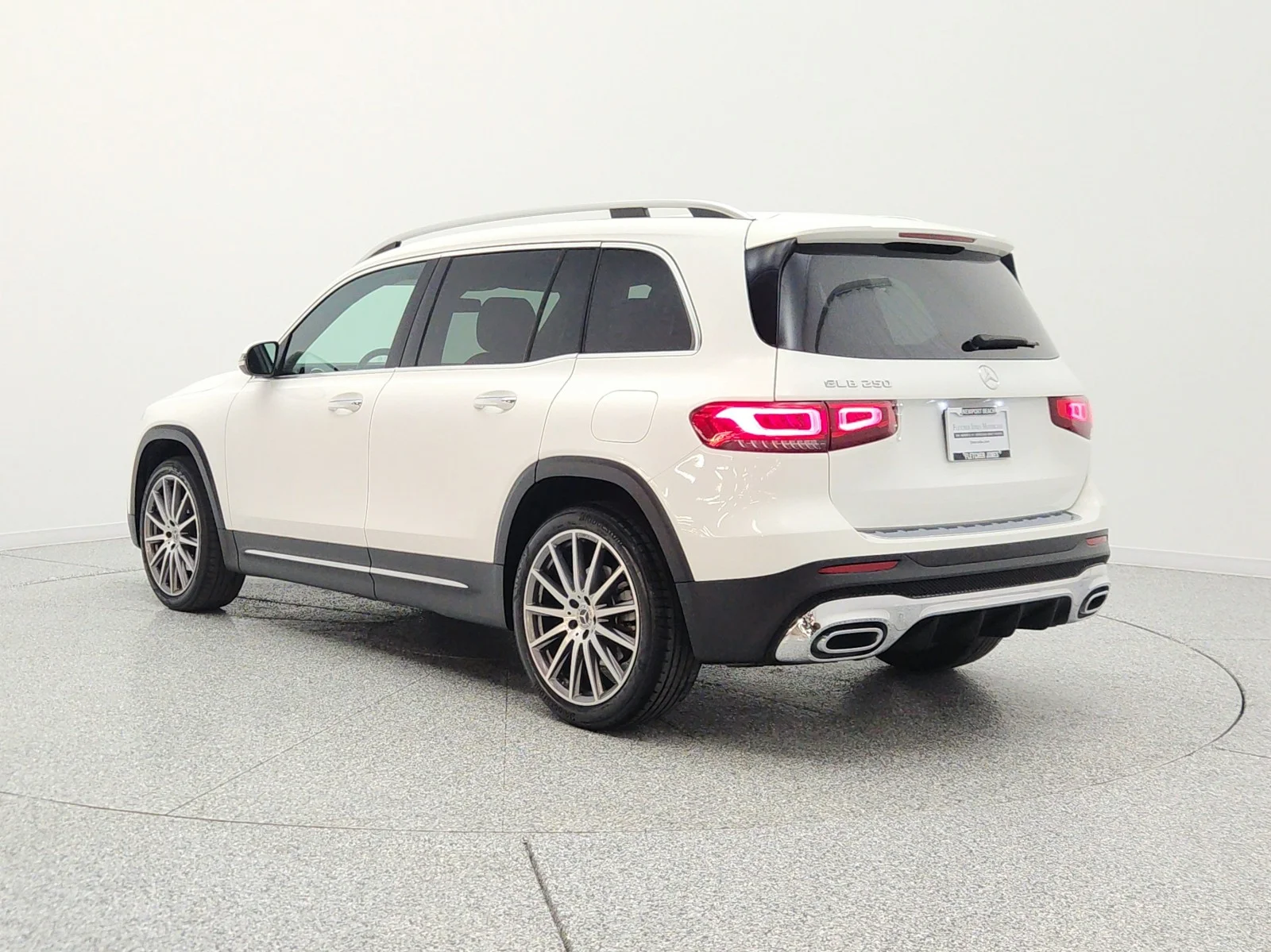Used 2022 Polar White Mercedes-Benz GLB 250 SUV image 7