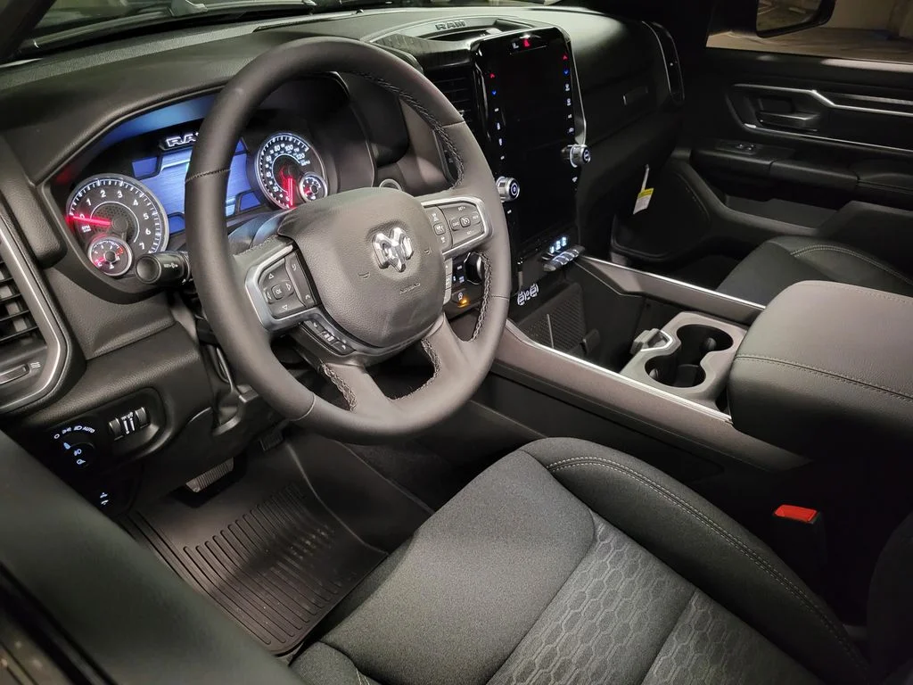 New 2026 Diamond Black Crystal Pearl-Coat Exterior Paint RAM Big Horn/Lone Star image 3