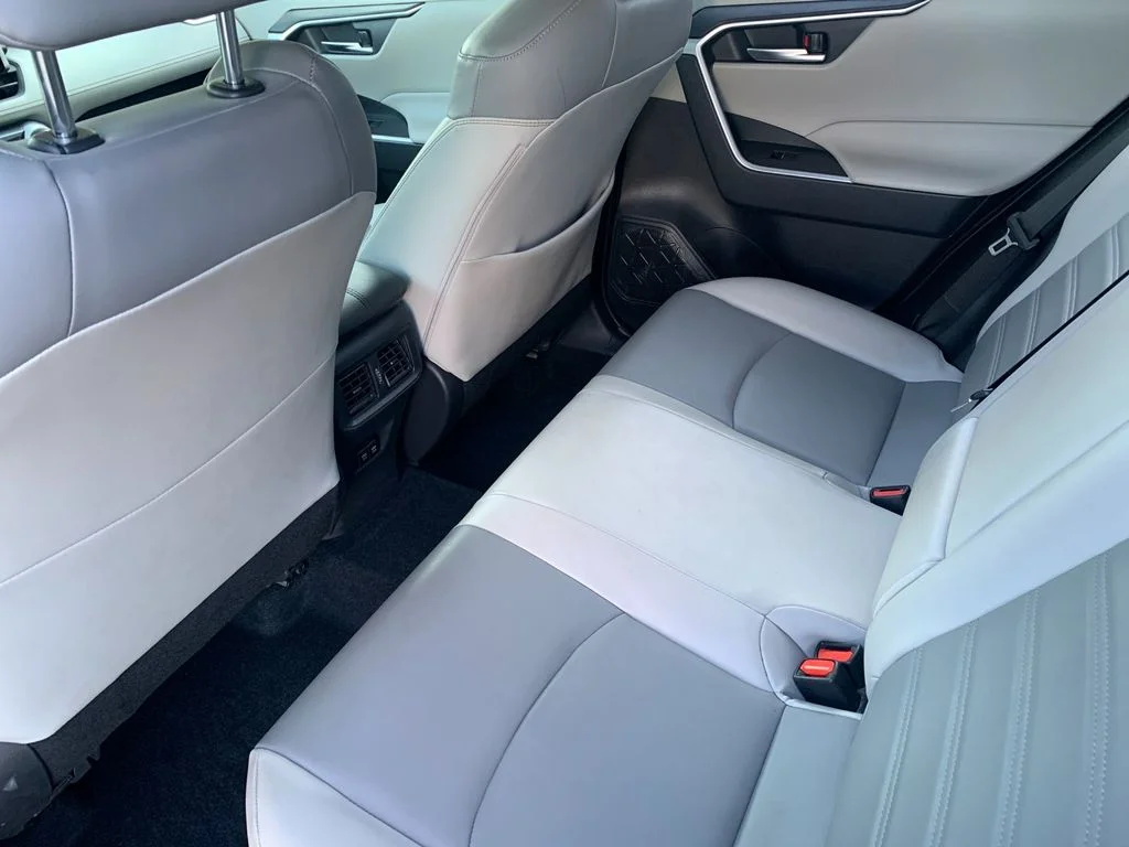 Used 2020  Toyota XLE Premium image 14