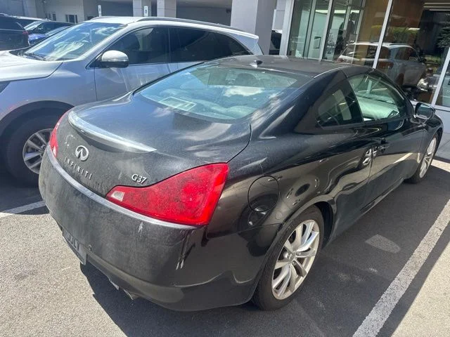 Used 2011 Black INFINITI Journey image 8
