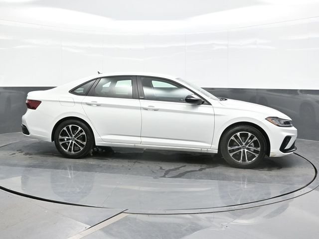 2025 Volkswagen Jetta Sport - Photo 8