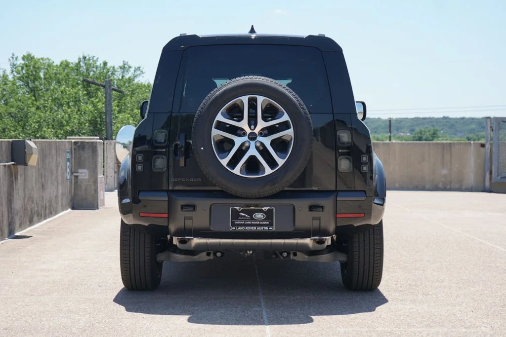 New 2026 Black Land Rover X-Dynamic SE image 6