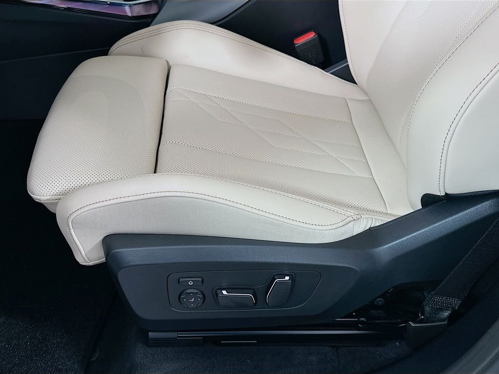 New 2026 Mineral White Metallic BMW 30 xDrive image 21