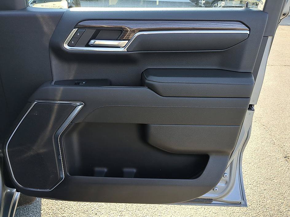 Used 2023 Sterling Gray Metallic Chevrolet LT image 33