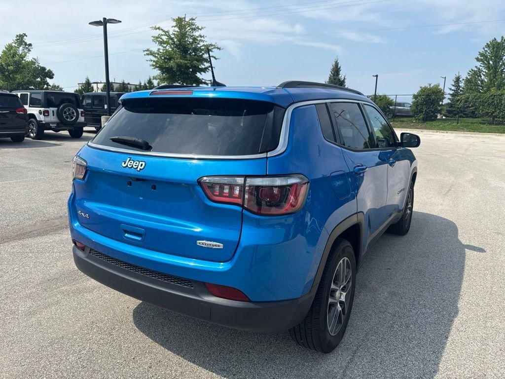 Used 2018 Blue Jeep Latitude image 4