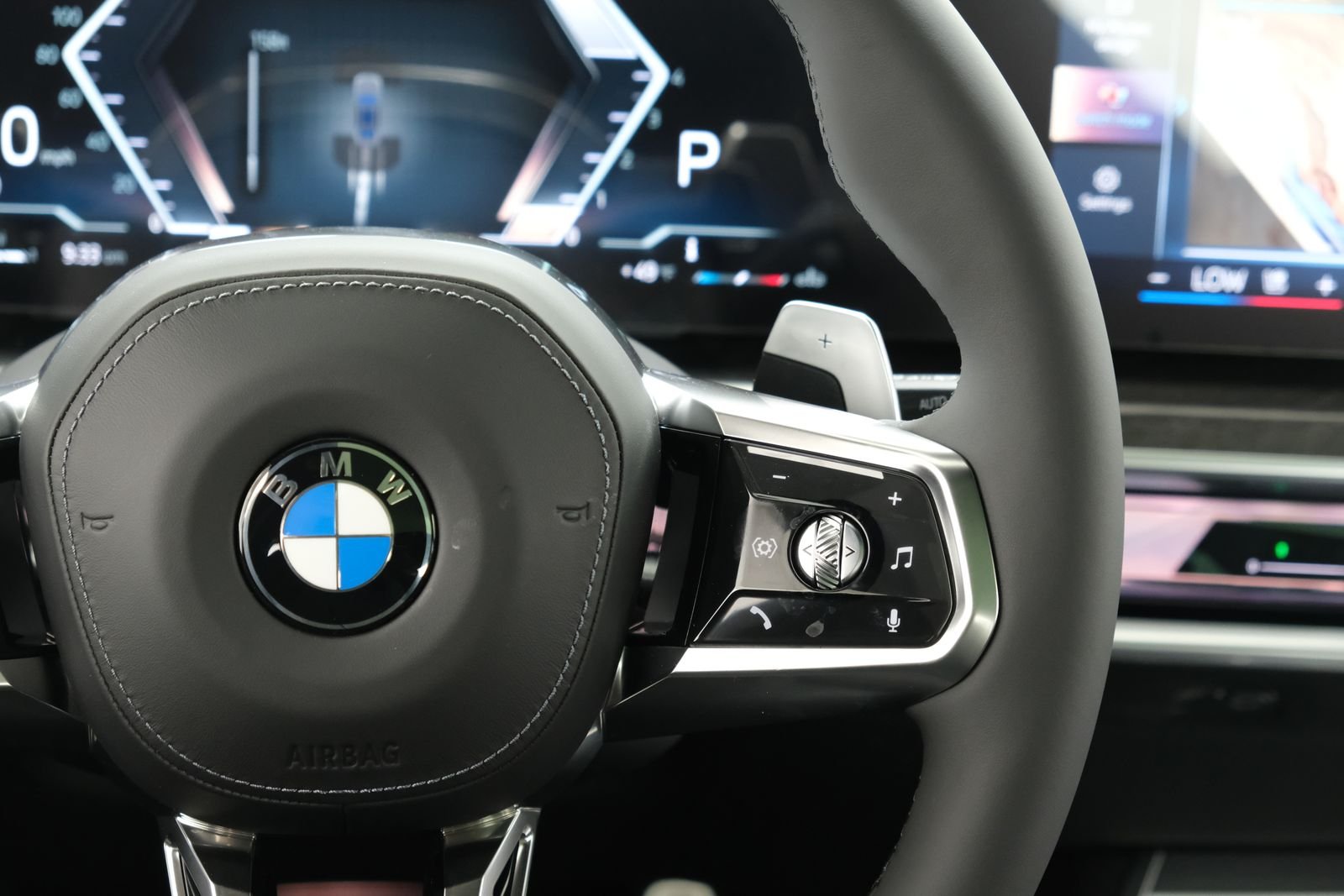 New 2026 Dravit Grey Metallic BMW 760i xDrive image 13
