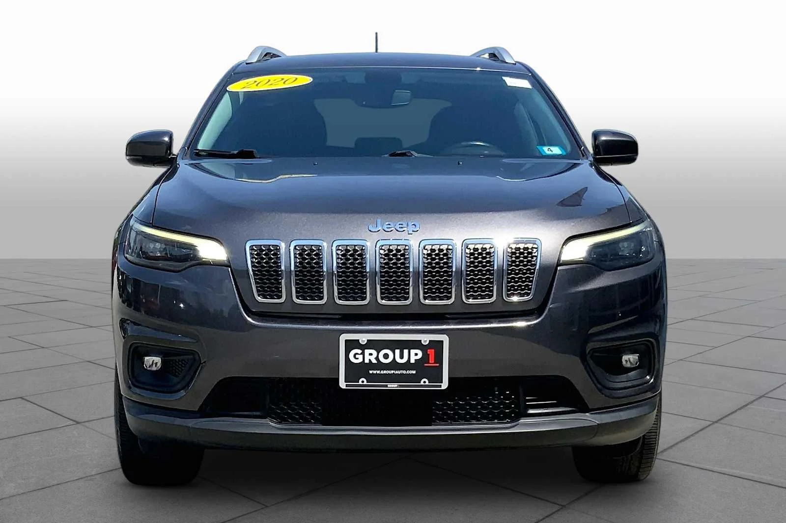 Used 2020 Granite Crystal Metallic Clearcoat Jeep Latitude Plus image 4