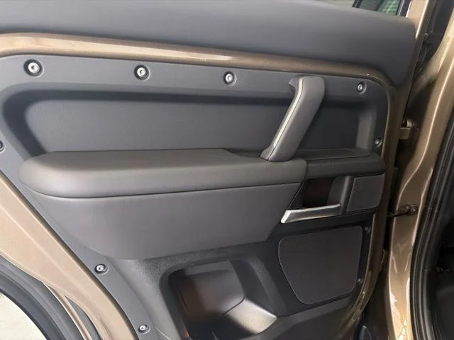 New 2026 Gondwana Stone Metallic Land Rover X-Dynamic SE image 13