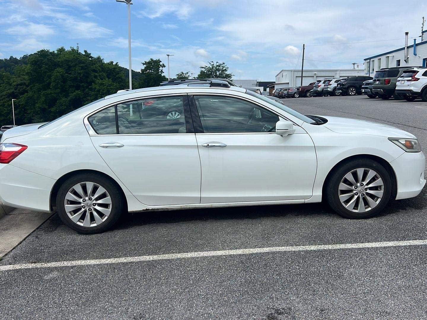 Used 2013 White Orchid Pearl Honda EX-L image 6