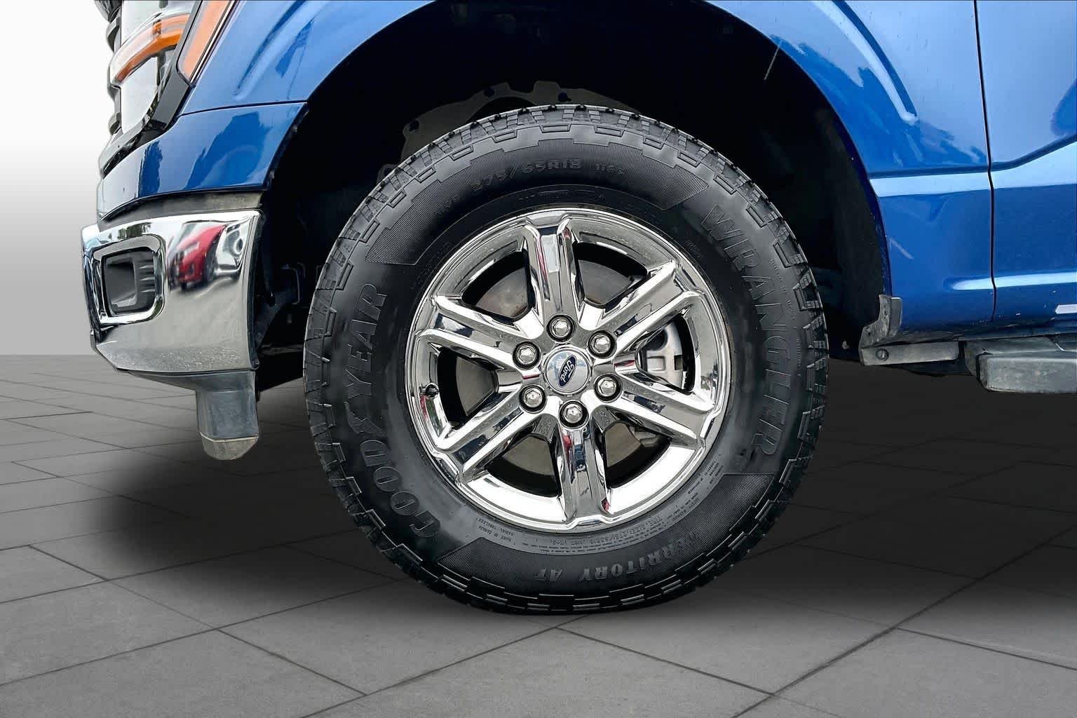 Used 2025 Atlas Blue Metallic Ford XLT image 10